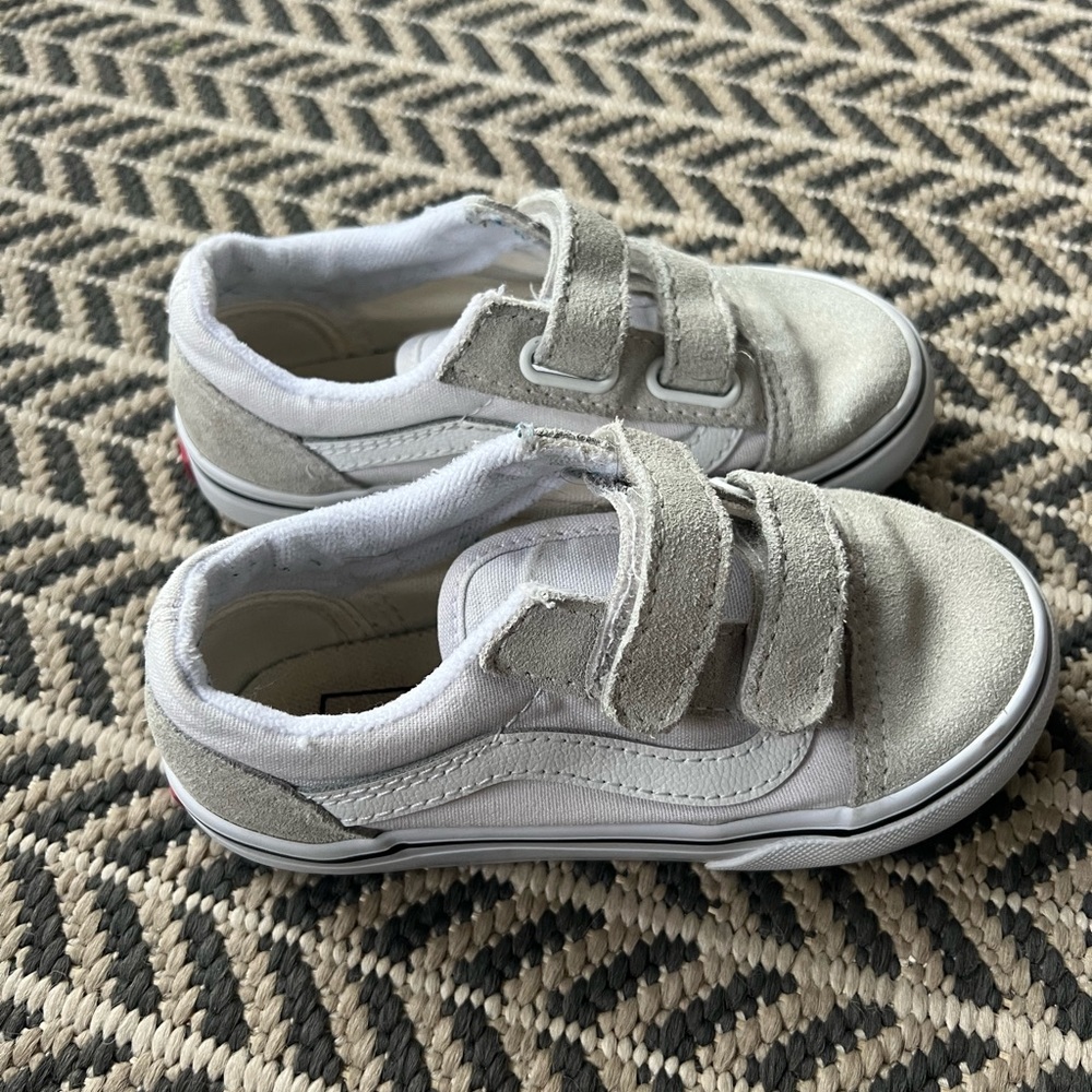 Vans Old Skool V Shoes (Toddler size 9)